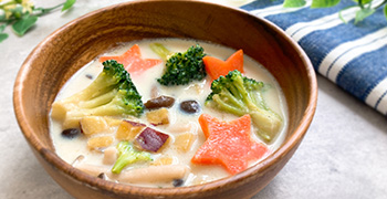 星型にんじんの
															野菜たっぷり豆乳スープ