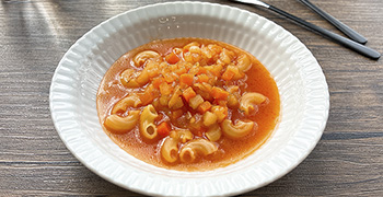 きざみにんじんのスープパスタ(トマト風味)