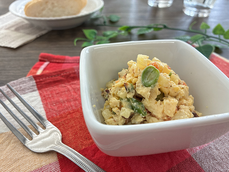 コロコロ野菜のデリ風たまごポテサラ